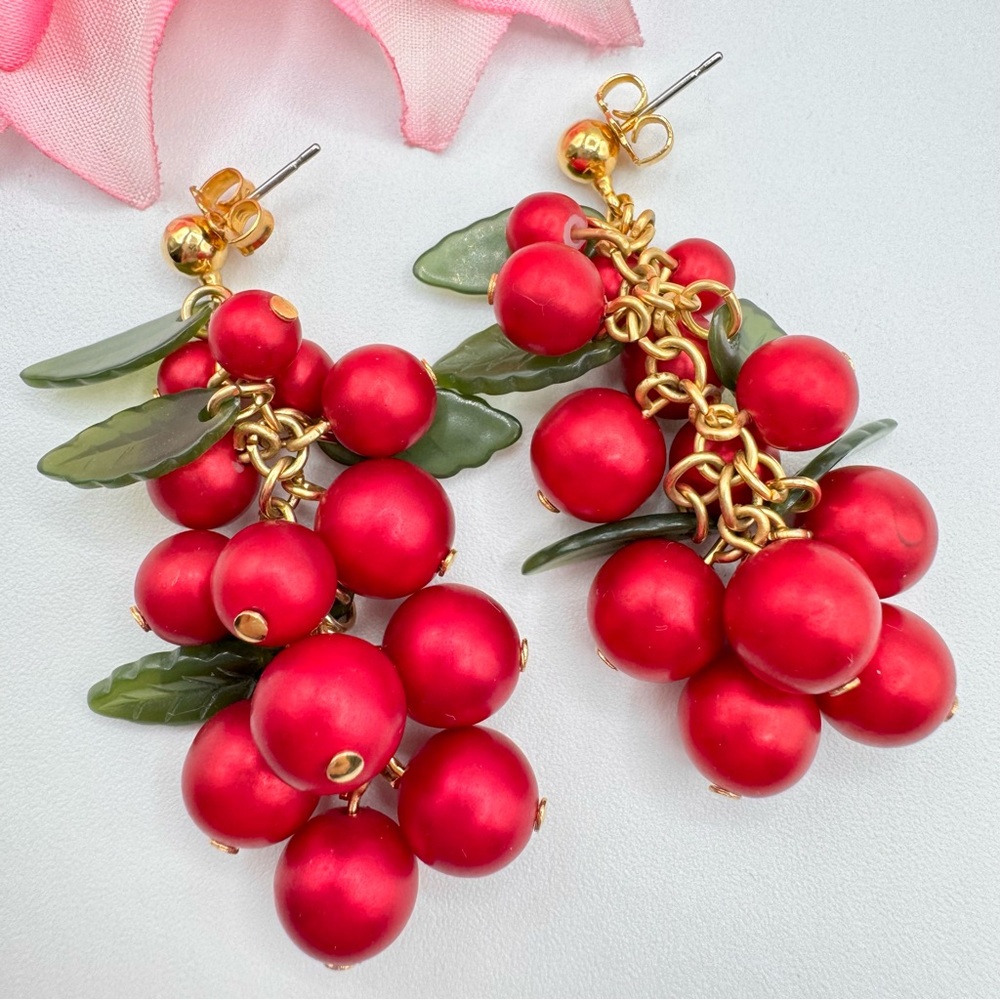 Vintage Avon Happy Holly Days Red Berry Fruit Cluster Earrings Festive Holiday